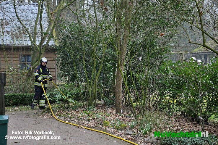 Gevaarlijke schoorsteenbrand in Ommen op tijd gedoofd - Foto: Rik Verbeek