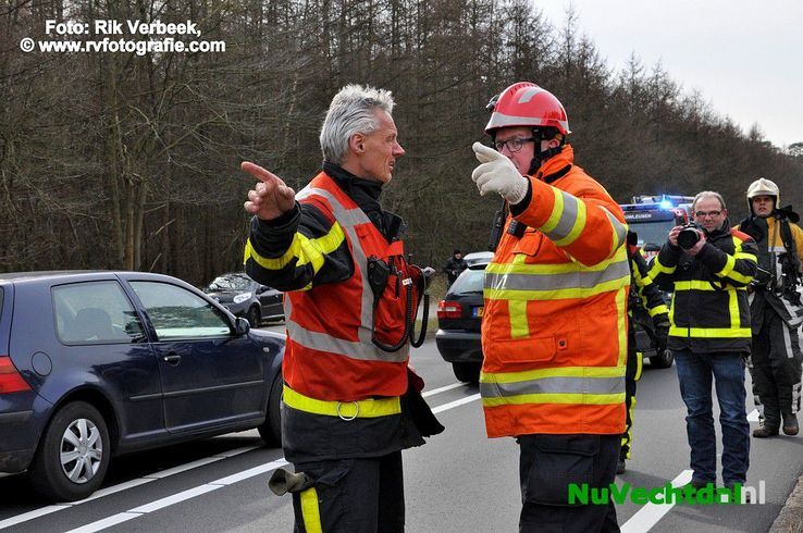 Woning verwoest na brand aan de Varsenerdijk Ommen - Foto: Rik Verbeek