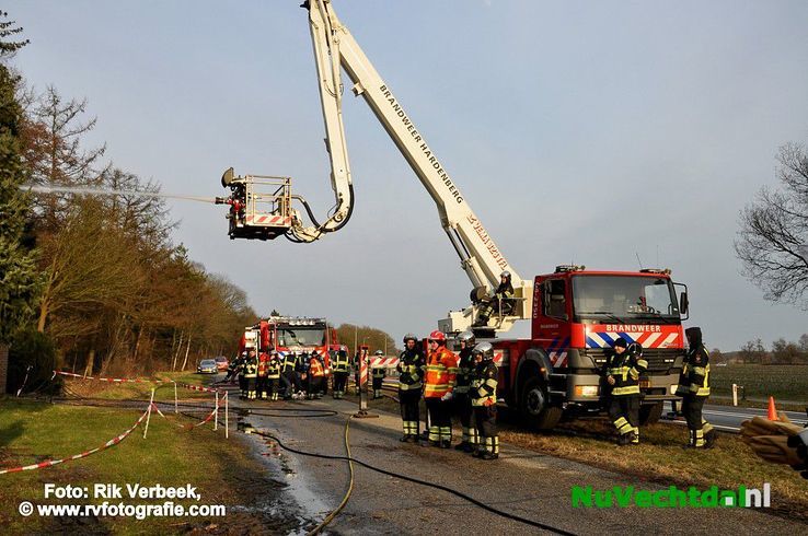 Woning verwoest na brand aan de Varsenerdijk Ommen - Foto: Rik Verbeek