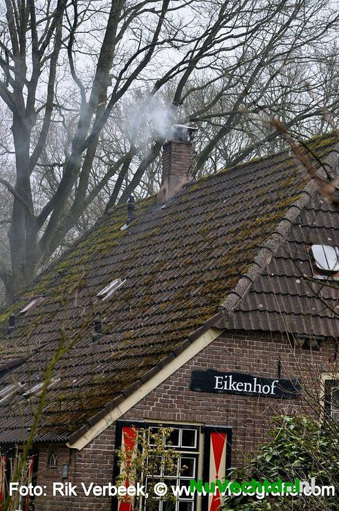 Gevaarlijke schoorsteenbrand in Ommen op tijd gedoofd - Foto: Rik Verbeek