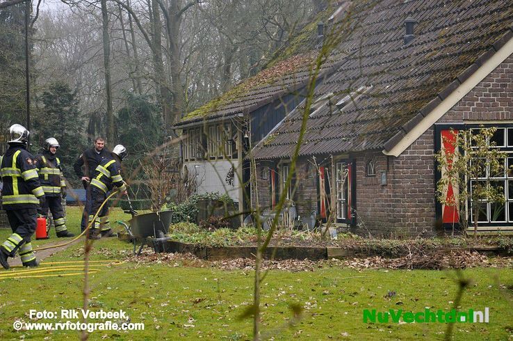 Gevaarlijke schoorsteenbrand in Ommen op tijd gedoofd - Foto: Rik Verbeek