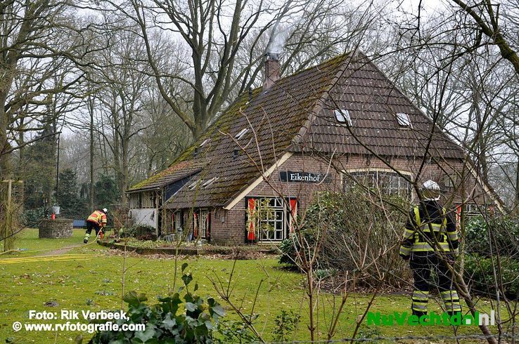Gevaarlijke schoorsteenbrand in Ommen op tijd gedoofd - Foto: Rik Verbeek