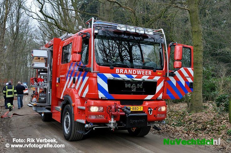 Gevaarlijke schoorsteenbrand in Ommen op tijd gedoofd - Foto: Rik Verbeek