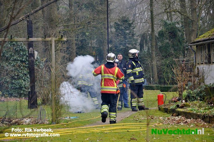 Gevaarlijke schoorsteenbrand in Ommen op tijd gedoofd - Foto: Rik Verbeek