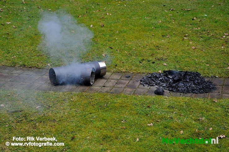 Gevaarlijke schoorsteenbrand in Ommen op tijd gedoofd - Foto: Rik Verbeek