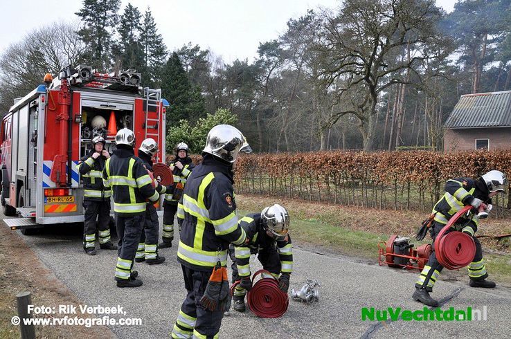 Woning verwoest na brand aan de Varsenerdijk Ommen - Foto: Rik Verbeek