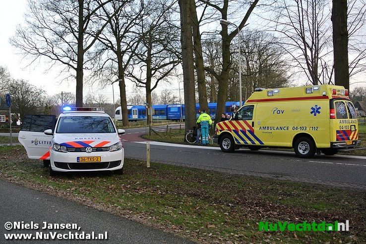 Ongeval tussen fietser en personenauto kasteel Dalfsen - Foto: Niels Jansen