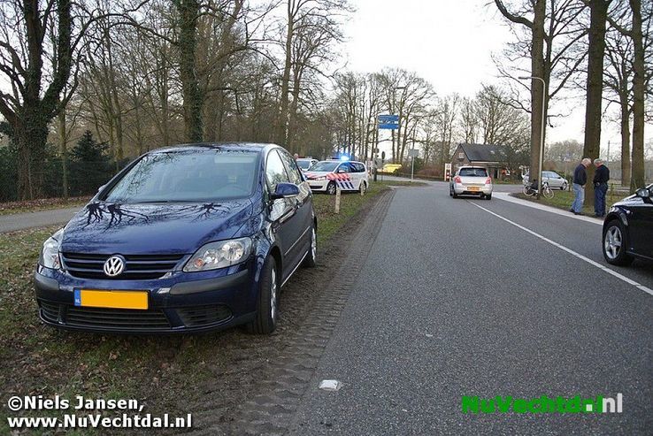 Ongeval tussen fietser en personenauto kasteel Dalfsen - Foto: Niels Jansen