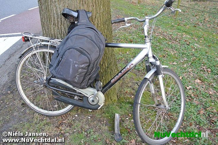 Ongeval tussen fietser en personenauto kasteel Dalfsen - Foto: Niels Jansen