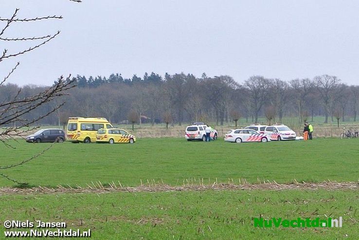 Update: Paraglider dodelijk verongelukt aan de Vecht bij Dalfsen - Foto: Niels Jansen