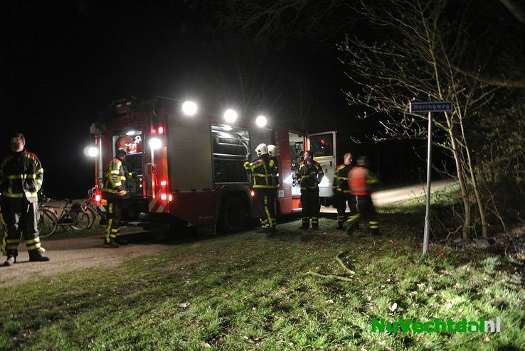 Brandweer blust brandend bankje Frankenweg Dalfsen - Foto: Niels Jansen
