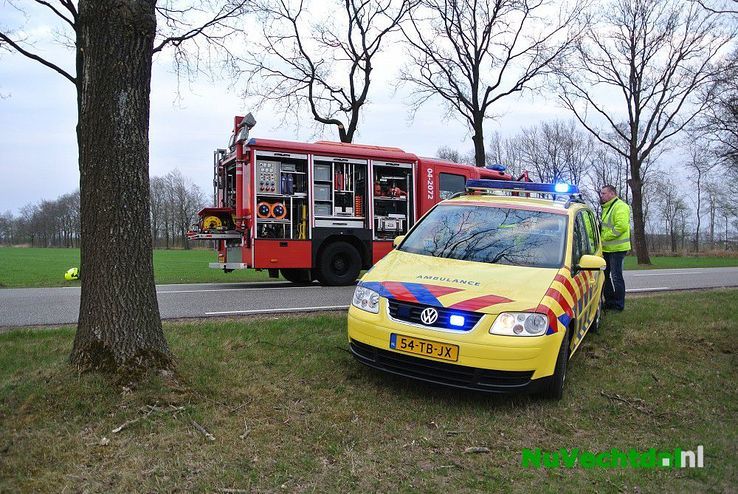 Twee gewonden bij forse aanrijding Dedemsweg Dalfsen - Foto: Niels Jansen