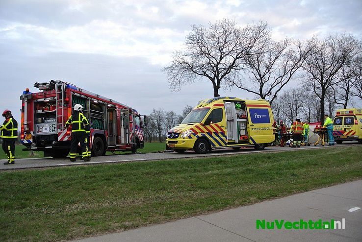 Twee gewonden bij forse aanrijding Dedemsweg Dalfsen - Foto: Niels Jansen