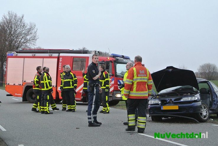 Twee gewonden bij forse aanrijding Dedemsweg Dalfsen - Foto: Niels Jansen