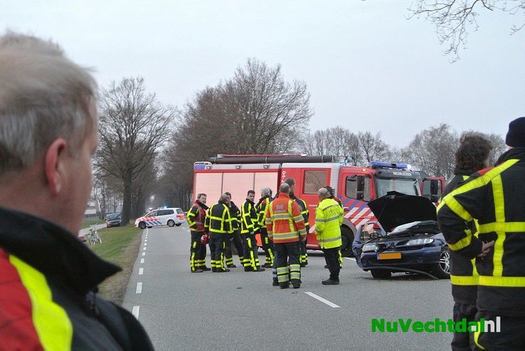 Twee gewonden bij forse aanrijding Dedemsweg Dalfsen - Foto: Niels Jansen