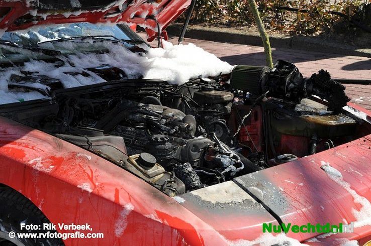 Auto total loss na brand Hardenbergerweg Ommen - Foto: Rik Verbeek