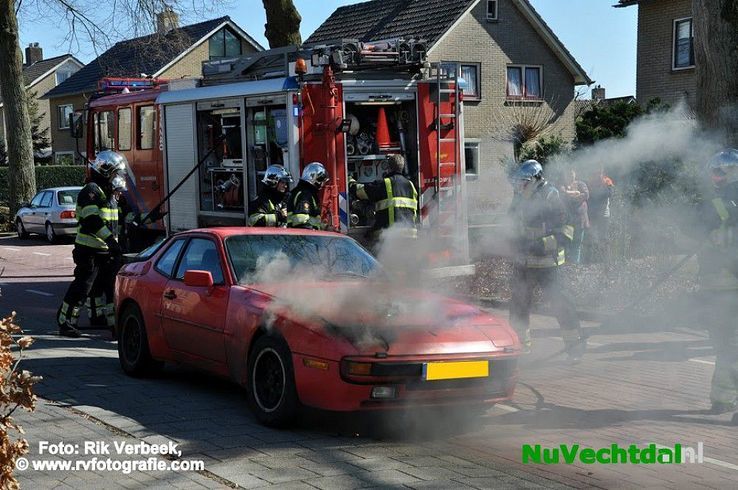 Auto total loss na brand Hardenbergerweg Ommen - Foto: Rik Verbeek