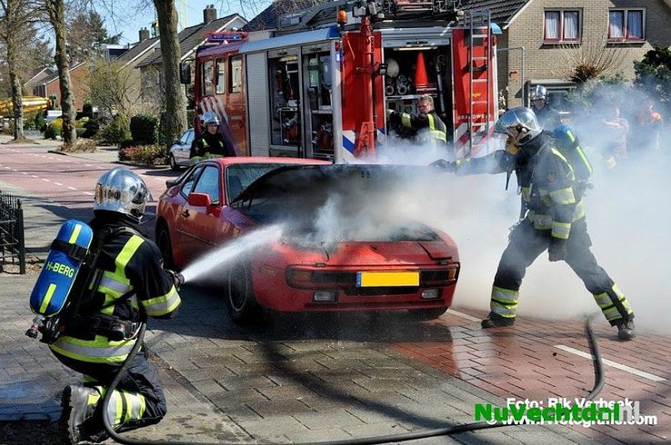 Auto total loss na brand Hardenbergerweg Ommen - Foto: Rik Verbeek