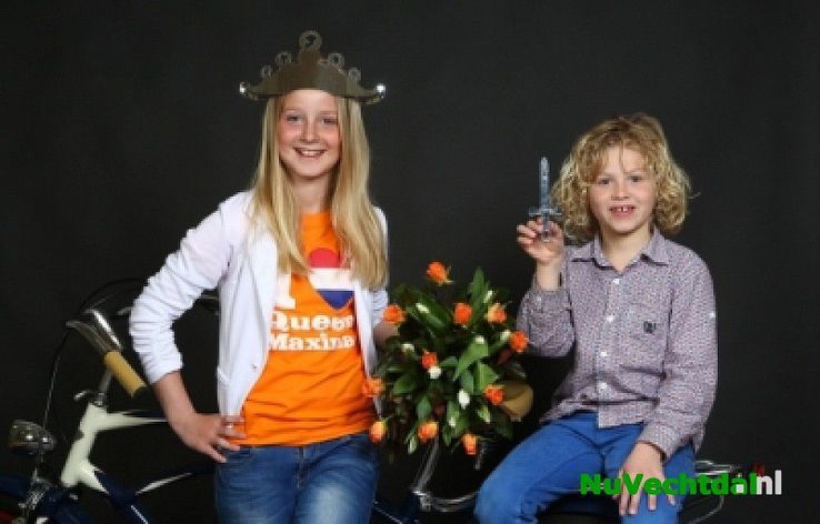 Han Noten geeft basisschoolleerlingen uniek kroningsgeschenk - Foto: Gemeente Dalfsen