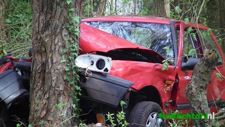 Ongeval met letsel op de Hasselerweg bij Ommen - Foto: Joost van Assen