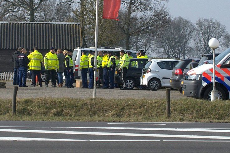 Grote verkeerscontrole aan de Hessenweg bij Oudleusen - Foto: Johan Bokma