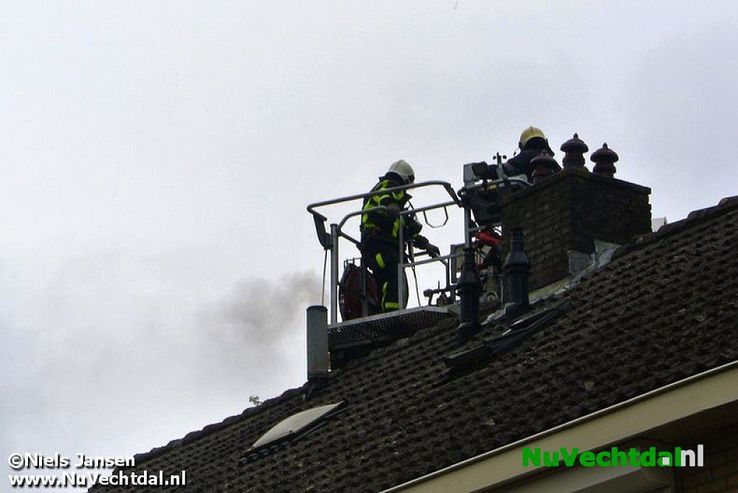 Video: Schoorsteenbrand Wilhelminastraat Dalfsen - Foto: Niels Jansen