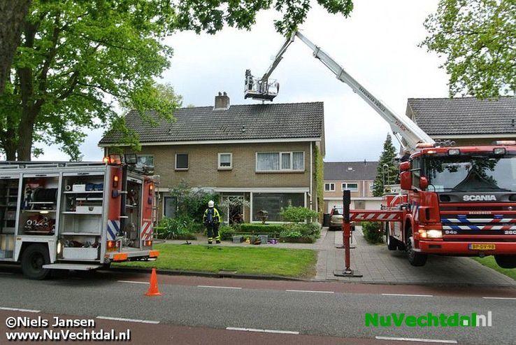 Video: Schoorsteenbrand Wilhelminastraat Dalfsen - Foto: Niels Jansen