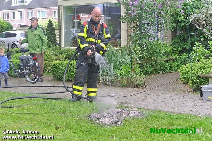 Video: Schoorsteenbrand Wilhelminastraat Dalfsen - Foto: Niels Jansen