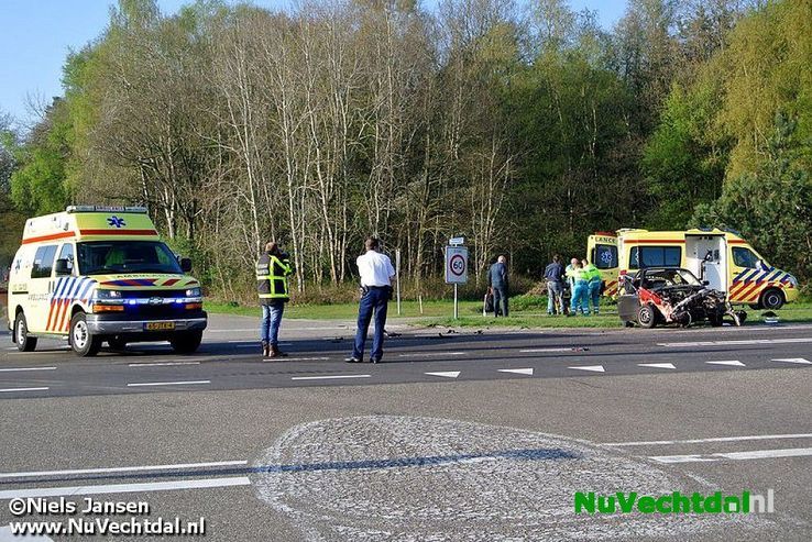 VIDEO: Zwaar ongeval op oversteek Hessenweg Dalfsen - Foto: Niels Jansen