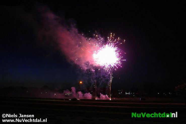 Foto’s+video: Spectaculair vuurwerk oranjefeest Dalfsen - Foto: Niels Jansen