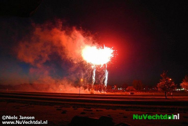 Foto’s+video: Spectaculair vuurwerk oranjefeest Dalfsen - Foto: Niels Jansen