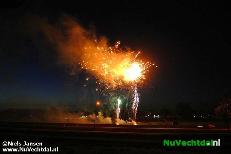 Foto’s+video: Spectaculair vuurwerk oranjefeest Dalfsen - Foto: Niels Jansen