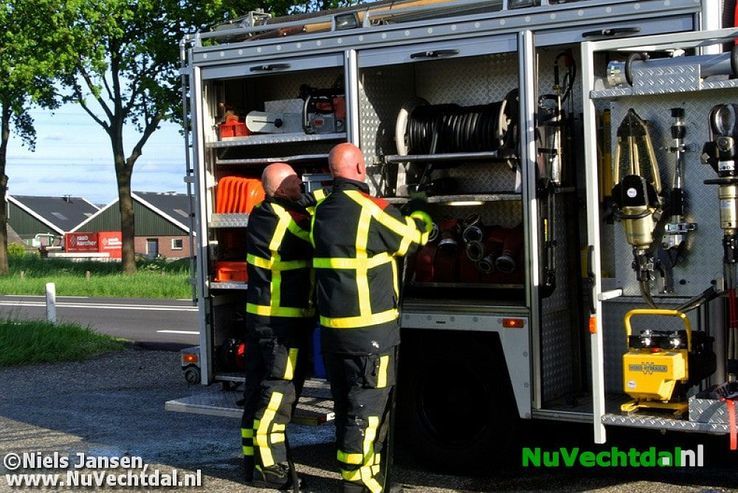Bromfiets afgebrand aan de Hessenweg bij Dalfsen - Foto: Niels Jansen