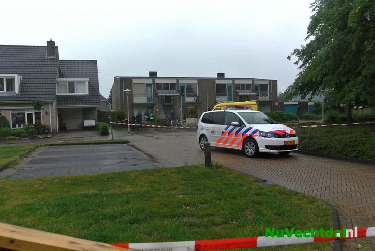 (VIDEO) Man vermoord in flatwoning Engberserf Dalfsen - Foto: Niels Jansen