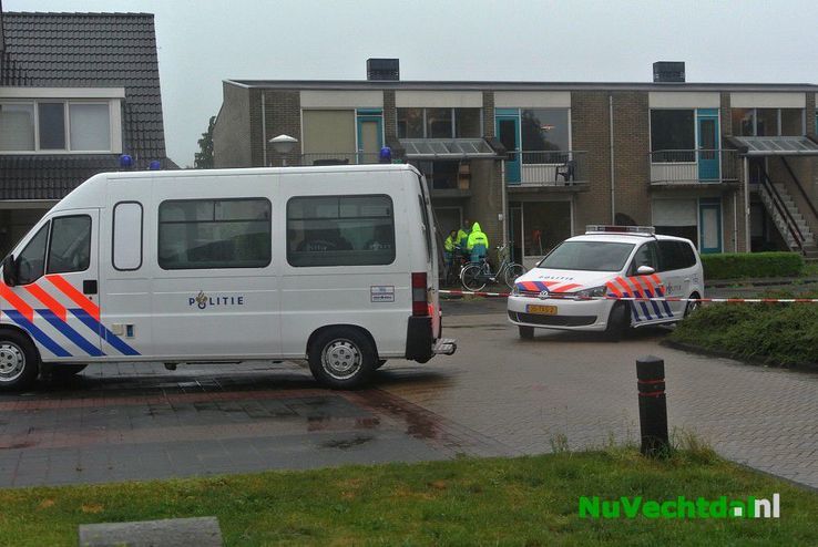 (VIDEO) Man vermoord in flatwoning Engberserf Dalfsen - Foto: Niels Jansen