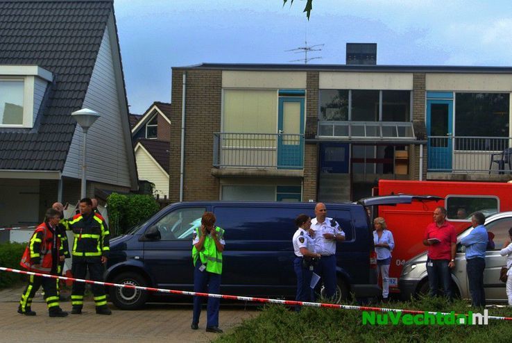 (VIDEO) Man vermoord in flatwoning Engberserf Dalfsen - Foto: Niels Jansen