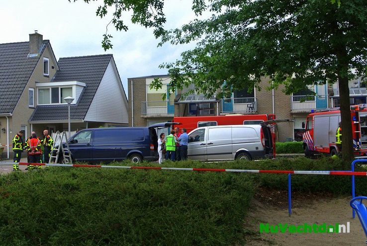 (VIDEO) Man vermoord in flatwoning Engberserf Dalfsen - Foto: Niels Jansen