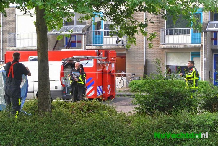 (VIDEO) Man vermoord in flatwoning Engberserf Dalfsen - Foto: Niels Jansen