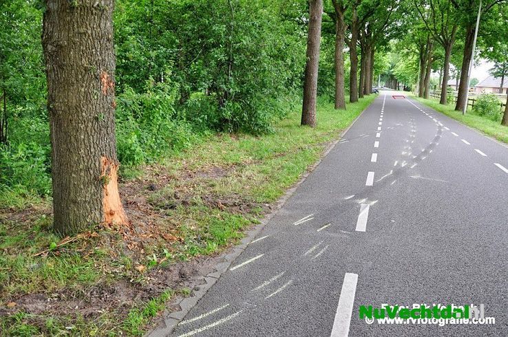 UPDATE Bestuurder bekneld Eshuisweg Nieuwleusen - Foto: Niels Jansen