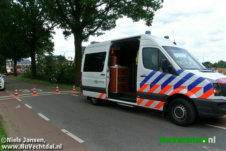 Motorrijder gewond bij aanrijding Koesteeg Dalfsen - Foto: Niels Jansen