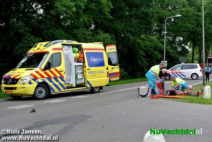 Motorrijder gewond bij aanrijding Koesteeg Dalfsen - Foto: Niels Jansen