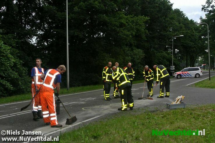 Motorrijder gewond bij aanrijding Koesteeg Dalfsen - Foto: Niels Jansen