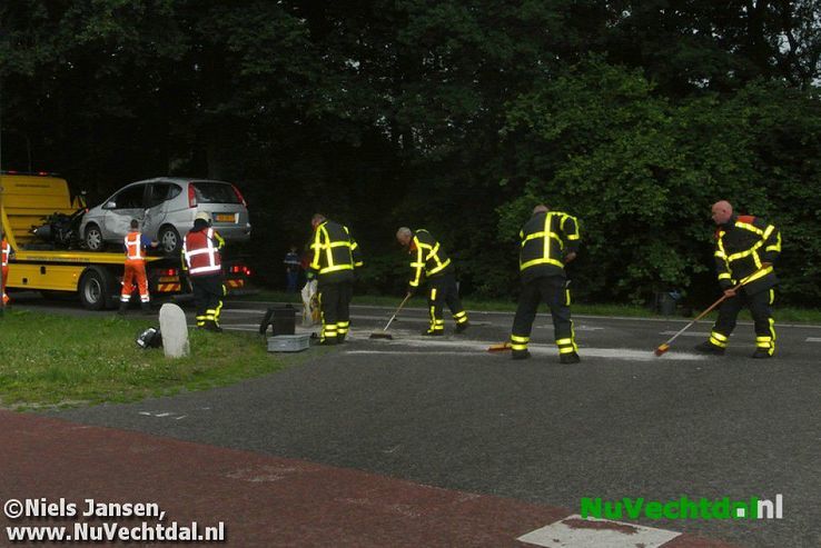 Motorrijder gewond bij aanrijding Koesteeg Dalfsen - Foto: Niels Jansen