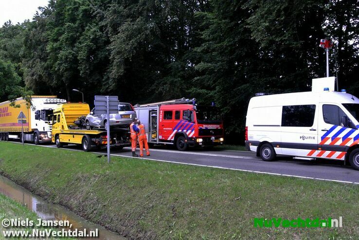 Motorrijder gewond bij aanrijding Koesteeg Dalfsen - Foto: Niels Jansen