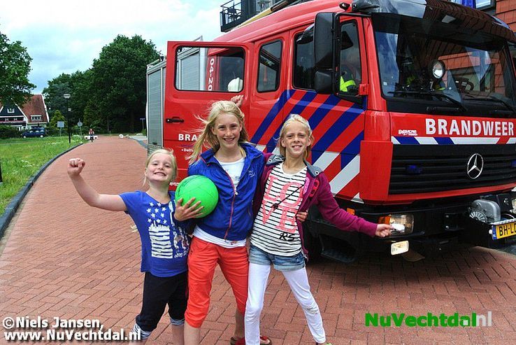 Brandweer rukt uit naar Veldwachterstraat in Dalfsen - Foto: Niels Jansen