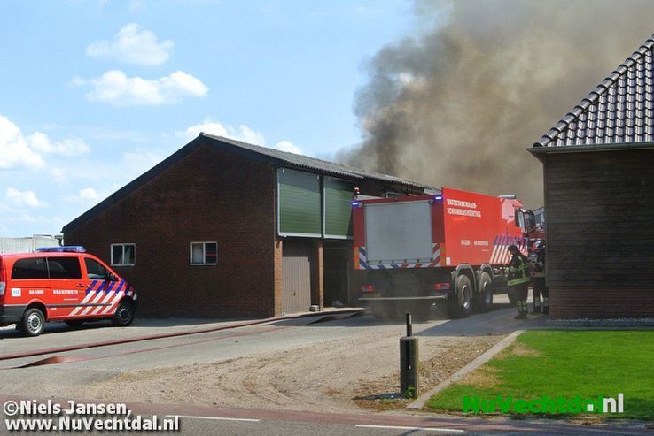 VIDEO Grote brand bij boerderij Muldersstraat Dalfsen - Foto: Niels Jansen