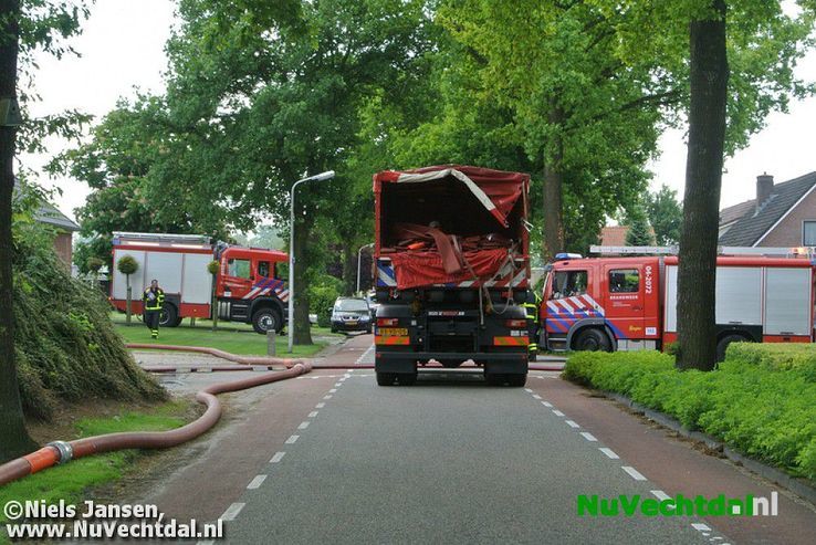 VIDEO Grote brand bij boerderij Muldersstraat Dalfsen - Foto: Niels Jansen