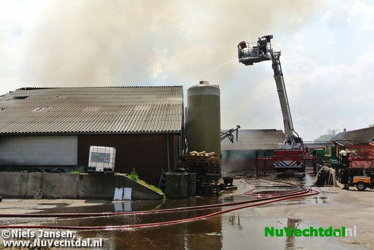 VIDEO Grote brand bij boerderij Muldersstraat Dalfsen - Foto: Niels Jansen