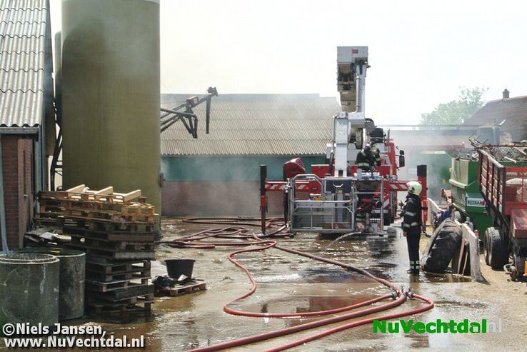 VIDEO Grote brand bij boerderij Muldersstraat Dalfsen - Foto: Niels Jansen