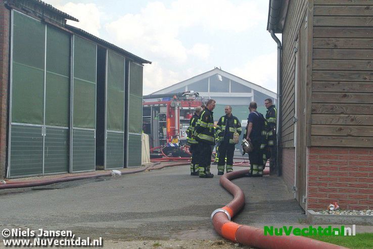 VIDEO Grote brand bij boerderij Muldersstraat Dalfsen - Foto: Niels Jansen